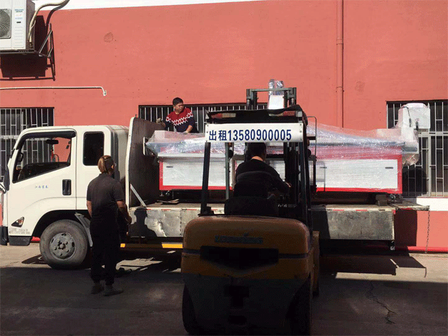 數控鉆孔攻絲機出貨浙江!